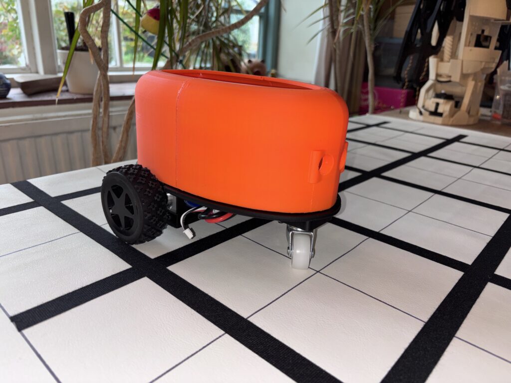 RixBot simple buggy with some improvements, particularly the software. The body is no in orange PLA.
